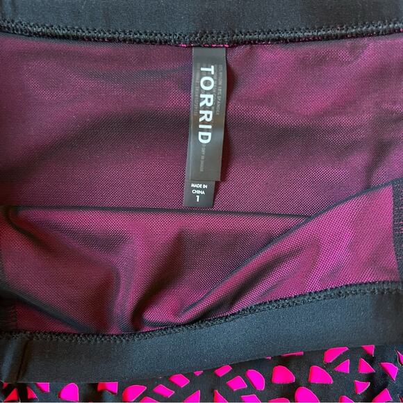 Torrid Bikini Pin-Up-Girl Style Hot Pink Black like NEW lazer  cut 14 16 - Picture 10 of 13